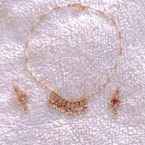 NWOT elegant Pearl choker necklace and earring set